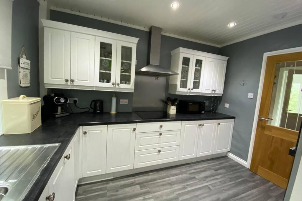 Tigh Na H'Aibhne Villa Broadford  Buitenkant foto
